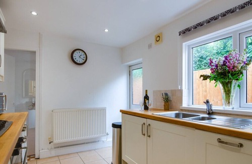 Taff's Well House | 3 Cardiff Road - Two Bedroom House, Sleeps 4
