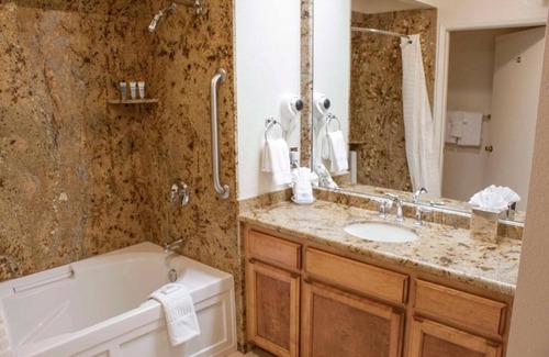 Avila Beach Hotel | 3 Comfortable Units Near Central Coast Aquarium! Kitchen, Pool, Free Parking!