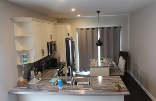 Welland House | 3 Cozy Queen Beds; 20 minutes from Niagara Falls