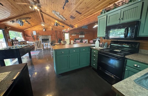 Afton Cabin | 3 Crosslake ROMANTIC Log Cabin in the woods. Hot Tub & Wood Burning Fire Place.