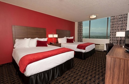 Downtown Las Vegas Hotel | 3 Deluxe Two Queen Rooms at The D Las Vegas