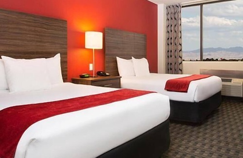 Downtown Las Vegas Hotel | 3 Deluxe Two Queen Rooms at The D Las Vegas