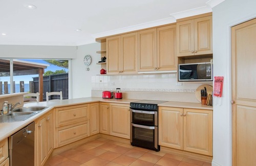 Bermagui House | 3 Dickinson Avenue - Absolute beachfront!