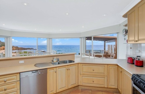 Bermagui House | 3 Dickinson Avenue - Absolute beachfront!
