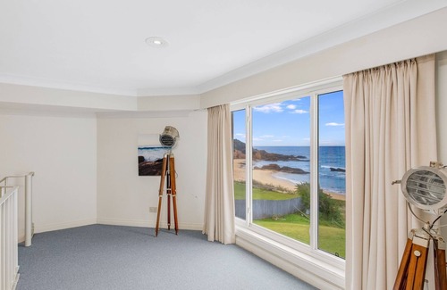 Bermagui House | 3 Dickinson Avenue - Absolute beachfront!