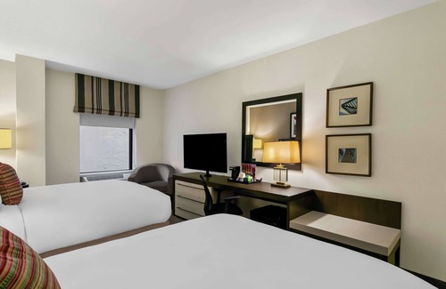 Downtown Baltimore Hotel | 3 Downtown Rooms | Short Drive to Baltimore Museum of Art and National Aquarium