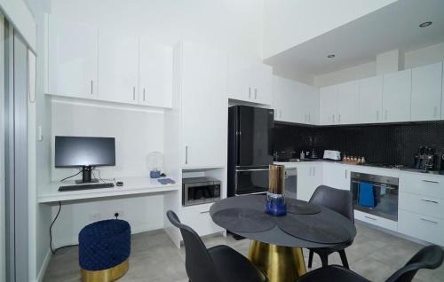 Perth Apartment | 3 Eco Home Parking & Wifi