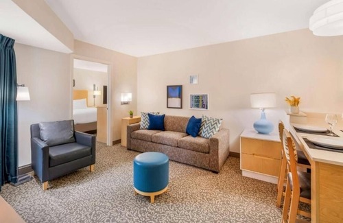 Arrowood Hotel | 3 Family-Friendly Suites Near SouthPark Mall and Charlotte Douglas Airport