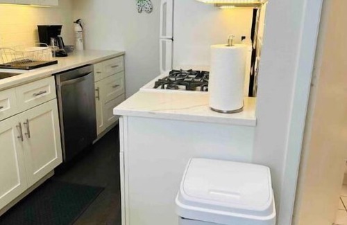 Park West House | 3 floor, 2000 sq ft home - central & clean! 5 star rated home