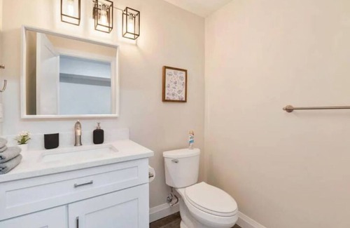 Walkerville House | 3 Floor Apartment with Private Hot Tub & Sauna