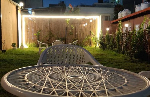 Vasant Kunj House | 3 FOX HOSTEL