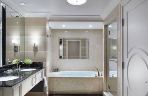Las Vegas Hotel | 3 Grand One Bedroom King Suite at Palazzo