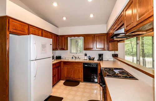 Hot Springs Village House | 3 Herradura Place - Enjoy golf, fishing, swimming, tennis and hiking trails in