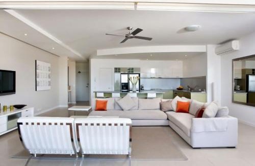 Sunshine Beach Apartment | 3 Hilltop Villas White Water Views from the Heart of Sunshine