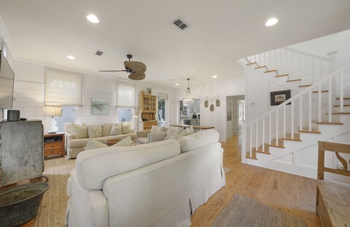 Seaside Cottage | 3 Houses to Beach, Pet Friendly - Seaside, FL! + 2 Adult Bikes!