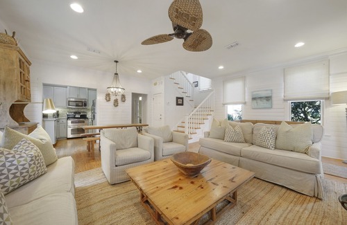 Seaside Cottage | 3 Houses to Beach, Pet Friendly - Seaside, FL! + 2 Adult Bikes!