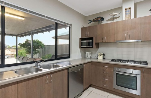Exmouth House | 3 Kestrel Place - complete with private pool