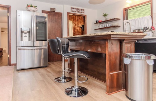 Springville House | 3 King/2 Living Rooms/Pool Table