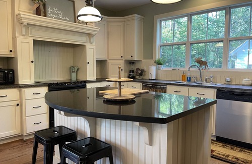 Sautee Nacoochee House | 3 KING BEDS/3.5BA, GREAT ROOM, PETS WELCOME, HOT TUB