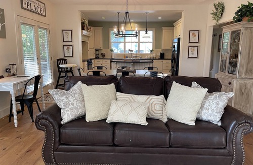 Sautee Nacoochee House | 3 KING BEDS/3.5BA, GREAT ROOM, PETS WELCOME, HOT TUB