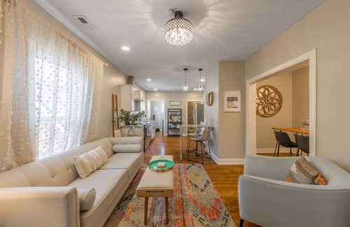 Columbus Park House | 3 KING Beds+ Walk the Street Car + Balcony