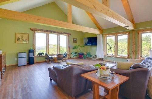 Eureka Springs House | 3 King Suites, Heated Pool, Hot Tub
