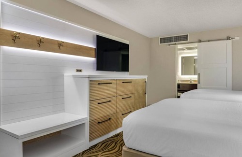 Lake Buena Vista Hotel | 3 Lake Buenas Vista Family Units: Disney-World Shuttle, Aquatic Playground