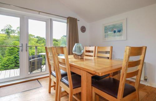 Looe House | 3 Lake View