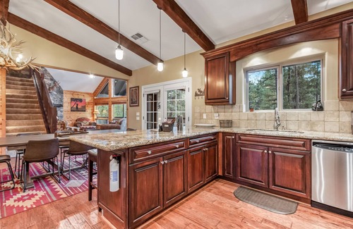 Pine Ski Chalet | 3 Level Dream Lodge +AMENITIES+ Hot Tub, Theater, Arcade, Pool Table, GENERATOR