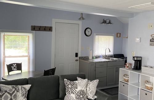 Geneva-on-the-Lake Cottage | 3 Little Cottages - #2 Sunburst Cottage