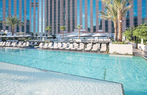 Las Vegas Hotel | 3 Luxury Two Queen Suite at Palazzo