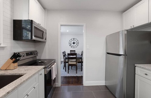 Radnor - Fort Myer Heights House | 3 Lvl Rosslyn Gem-Walk to Metro!