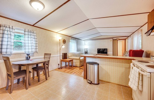 New London Cottage | 3 Mi to Badin Lake: Quiet New London Retreat