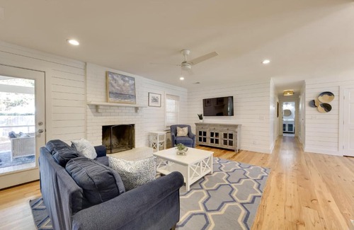 Harborgate Shores House | 3 Mi to Beach Coastal Escape in Mount Pleasant