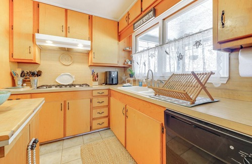 Hampstead House | 3 Mi to Beach: Home w/Fire Pit in Hampstead!