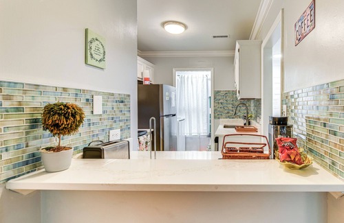 Sheffield Park House | 3 Mi to Bojangles Coliseum: Townhome w/Patio!