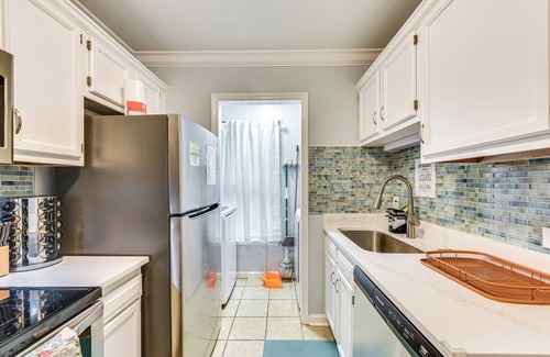 Sheffield Park House | 3 Mi to Bojangles Coliseum: Townhome w/Patio!
