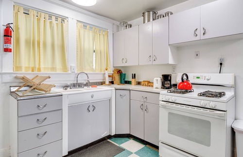 Windsor Park Apartment | 3 Mi to Dtwn Indy: 20th-century Apt w/Fenced Yard