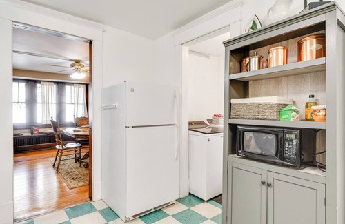 Windsor Park Apartment | 3 Mi to Dtwn Indy: 20th-century Apt w/Fenced Yard