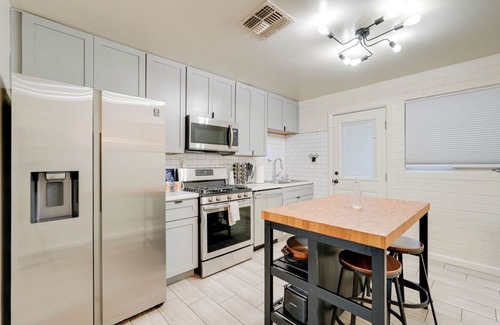 Downtown Phoenix Apartment | 3 Mi to Dtwn Phoenix: Apt w/Shared Patio