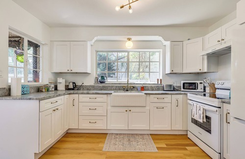 Tampa Cottage | 3 Mi to Dtwn: Tampa Cottage w/Fire Pit!