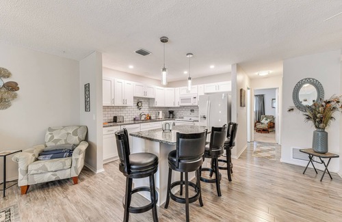 Englewood House | 3 Mi to Englewood Beach: Cozy Duplex w/Lanai!