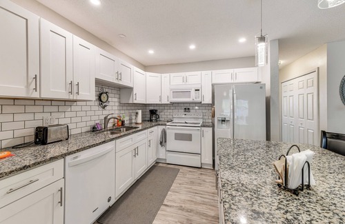 Englewood House | 3 Mi to Englewood Beach: Cozy Duplex w/Lanai!