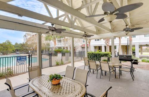 Charleston Apartment | 3 Mi to Folly Beach Condo with Pool Access!