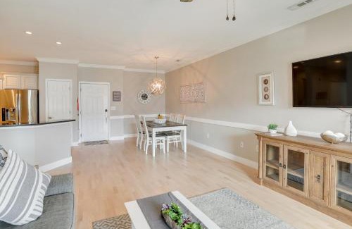 Charleston Apartment | 3 Mi to Folly Beach Condo with Pool Access!