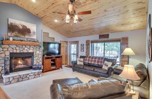 Show Low House | 3 Mi to Fool Hollow Lake Cozy Cabin with Fire Pit