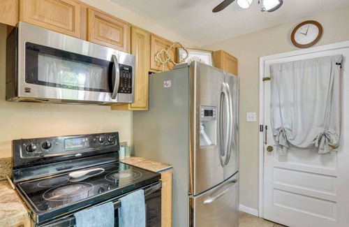 Fort Walton Beach Cottage | < 3 Mi to Gulf: Family-friendly Retreat w/Yard!