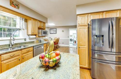 Beaufort House | 3 Mi to Historic Dtwn Family Retreat in Beaufort!