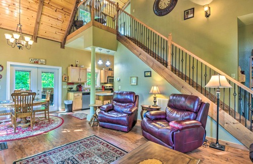 Hayesville Cabin | 3 Mi to Museums: Smoky Mountains Cabin w/Deck