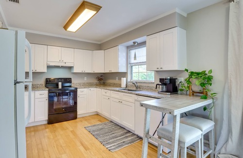 Palmetto House | 3 Mi to Riverwalk: Pet-Friendly Home w/Yard!